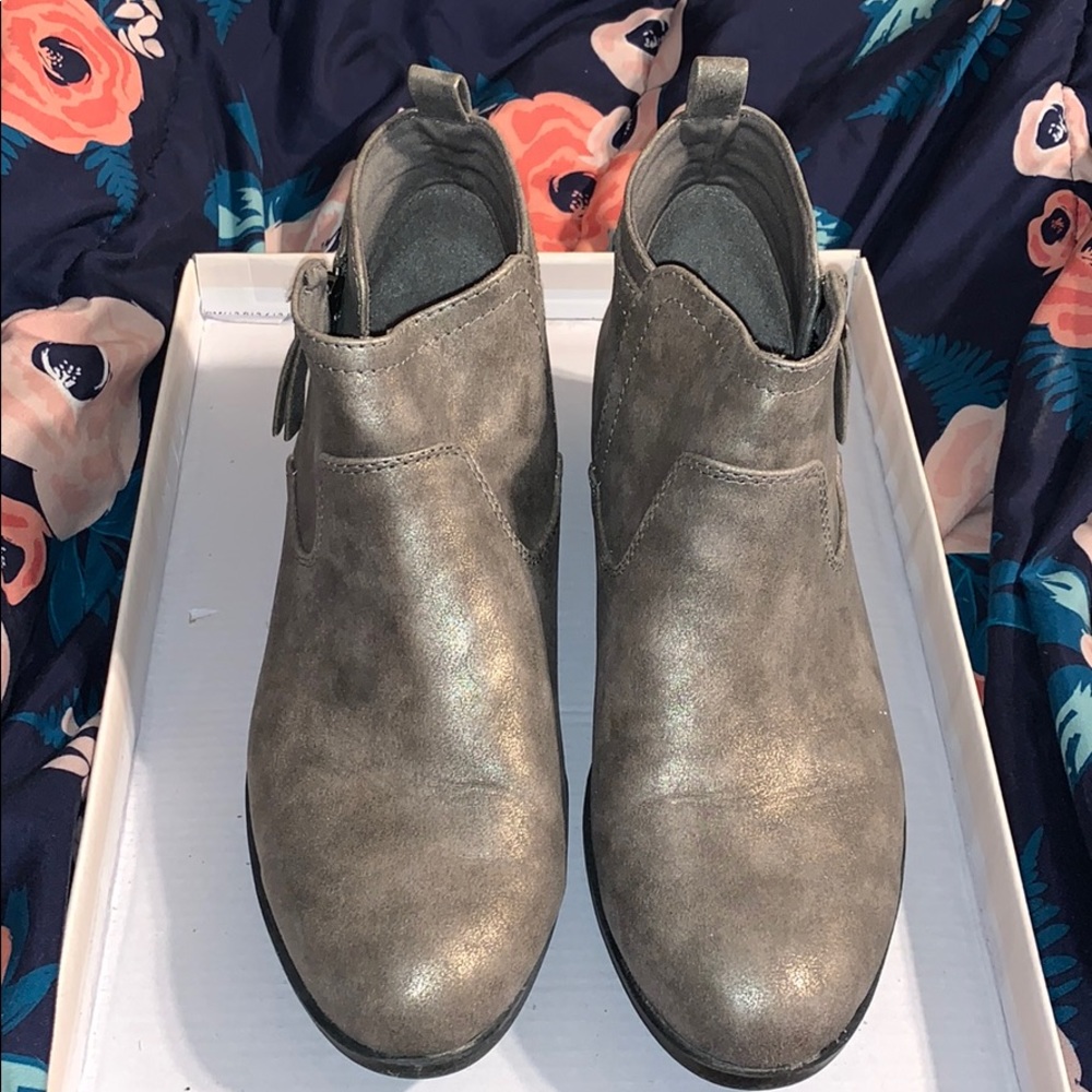 Arizona Booties Size 10